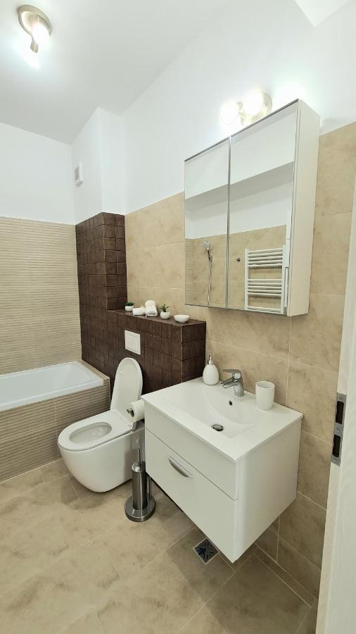 Bright Stylish Apartment In Pitesti ปีเตช ภายนอก รูปภาพ