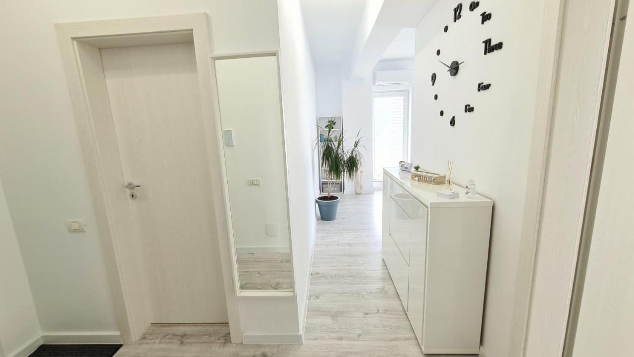 Bright Stylish Apartment In Pitesti ปีเตช ภายนอก รูปภาพ